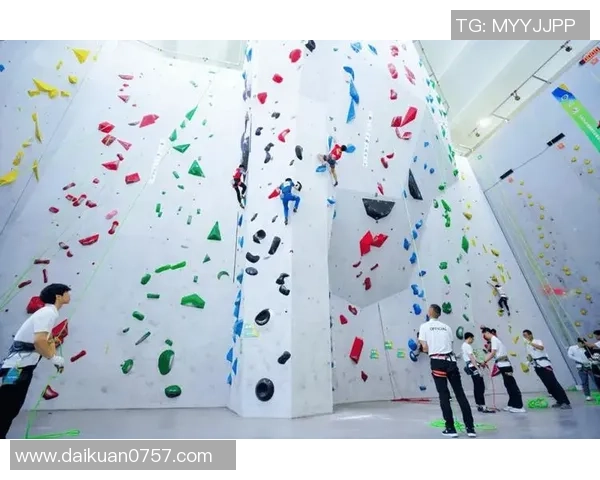 南京攀岩队与广州攀岩队赛后复盘探讨团队协作的成功与不足之处